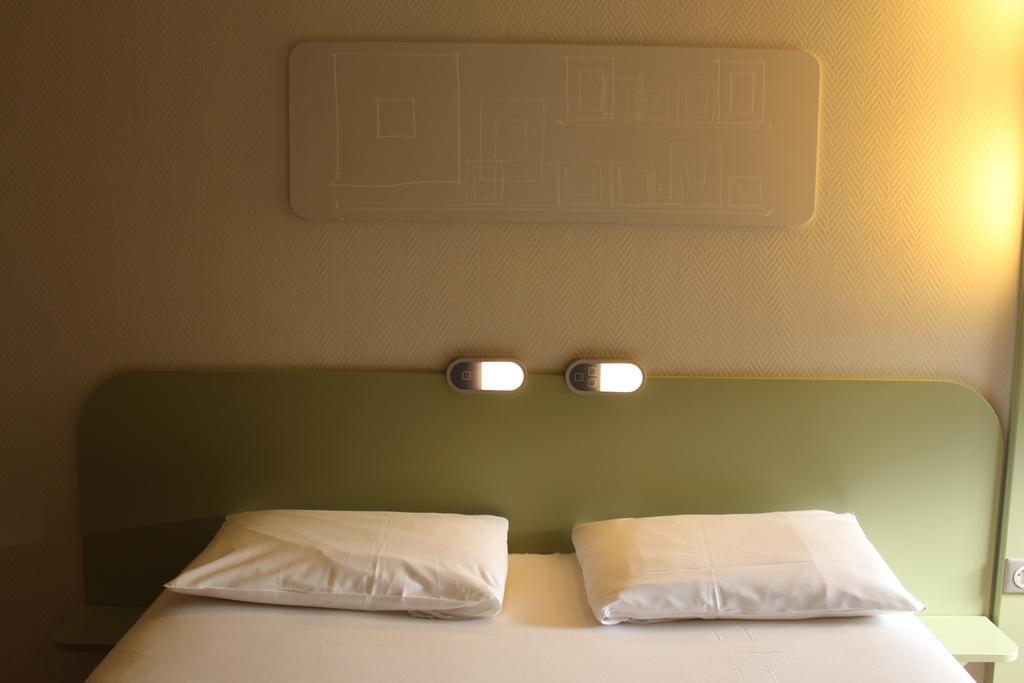 Hotel Ibis Budget Laval Bonchamp Les Laval Quarto foto