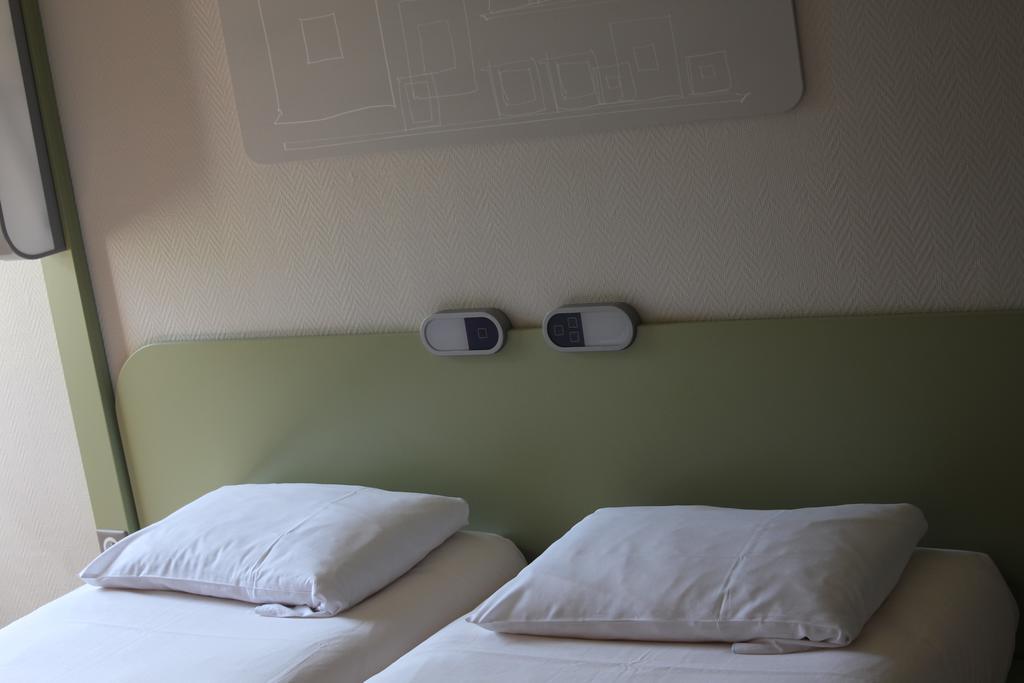 Hotel Ibis Budget Laval Bonchamp Les Laval Quarto foto