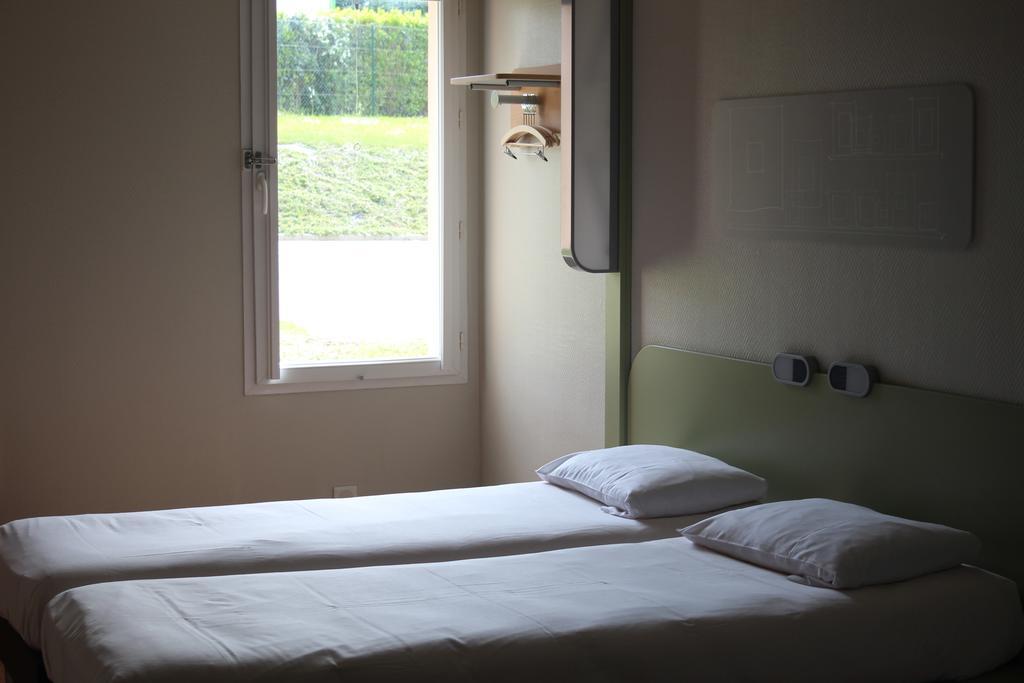 Hotel Ibis Budget Laval Bonchamp Les Laval Quarto foto